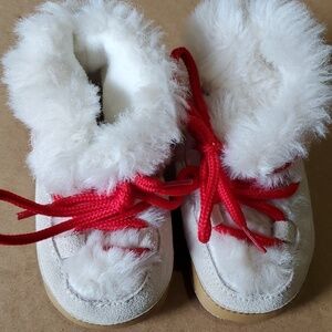 Baby Gap Apre Bootie faux fur red laces 3 -6 month